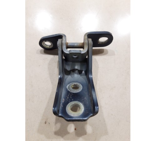 Петля двери(передняя левая верхняя)