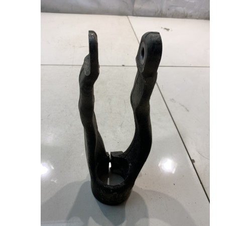 Кронштейн амортизатора (передний, левый)