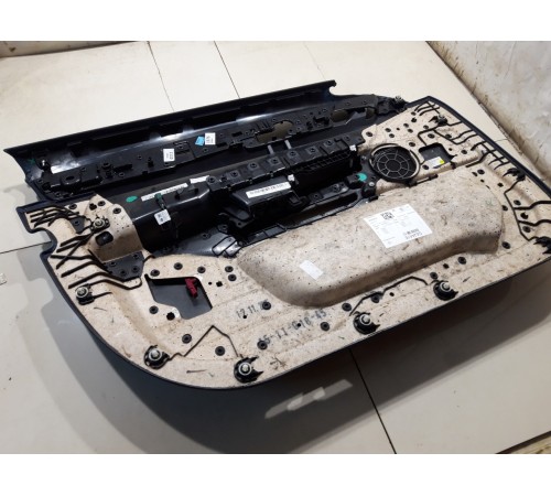 Обшивка двери(передняя правая)