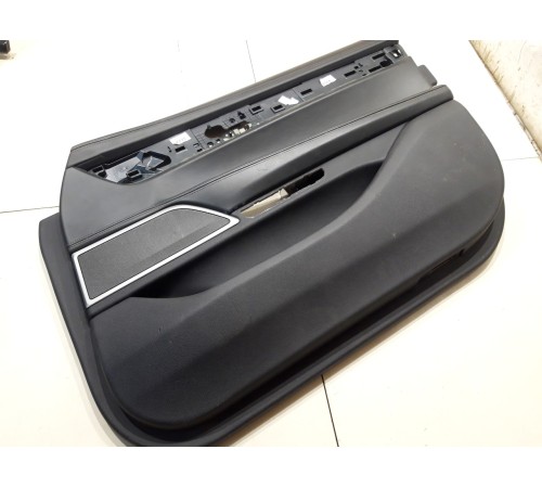 Обшивка двери(передняя правая)