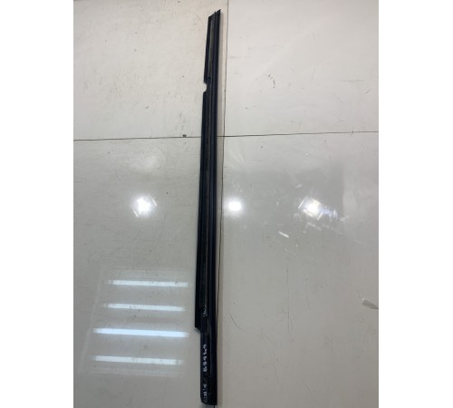 Уплотнитель стекла (задний, правый, внешний)