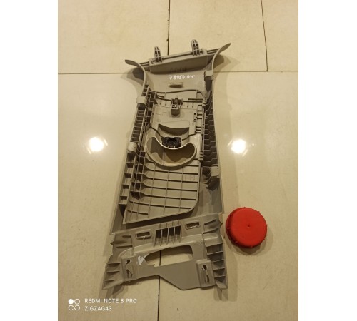 Обшивка центральной стойки (левая)