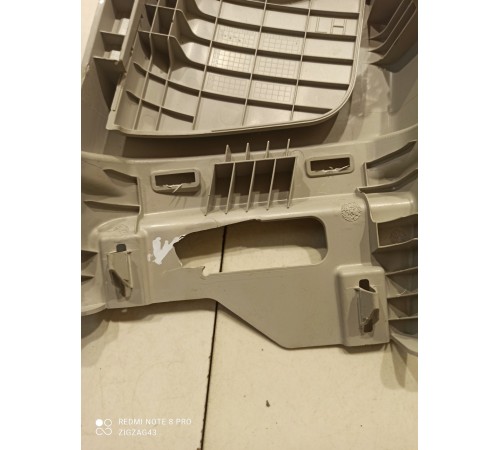 Обшивка центральной стойки (левая)