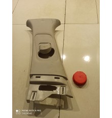 Обшивка центральной стойки (левая)