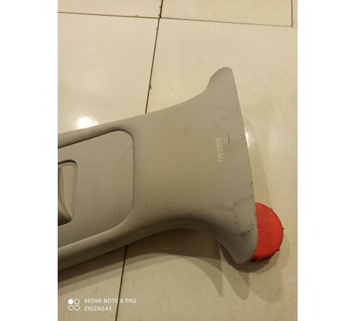 Обшивка центральной стойки (левая)