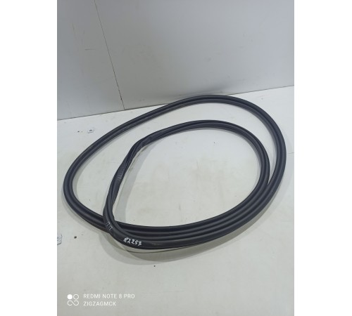 Уплотнитель двери(передний правый)