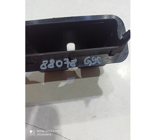 Кожух (накладка) замка багажника