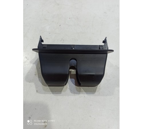 Кожух (накладка) замка багажника