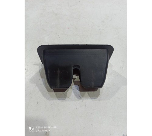 Кожух (накладка) замка багажника