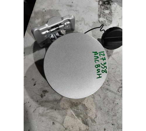 Лючок бензобака с крышкой