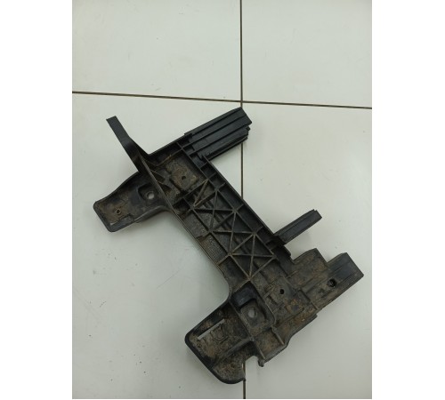 Кронштейн решетки радиатора правый