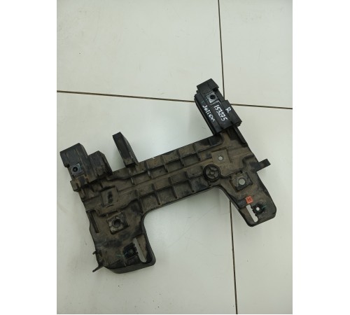 Кронштейн решетки радиатора правый