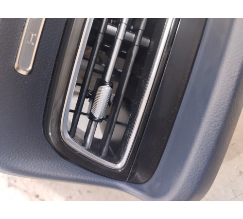 Накладка центральной консоли задняя с воздушными дефлекторами