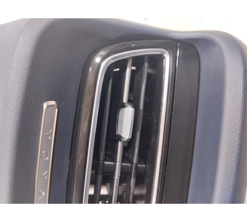 Накладка центральной консоли задняя с воздушными дефлекторами