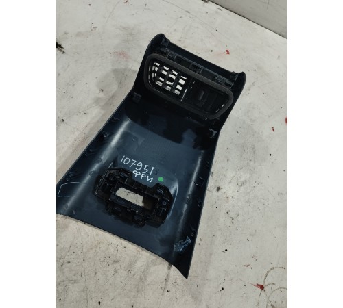 Накладка центральной консоли задняя с воздушными дефлекторами