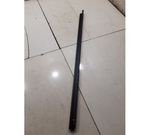 Уплотнитель стекла (передний левый внутренний)