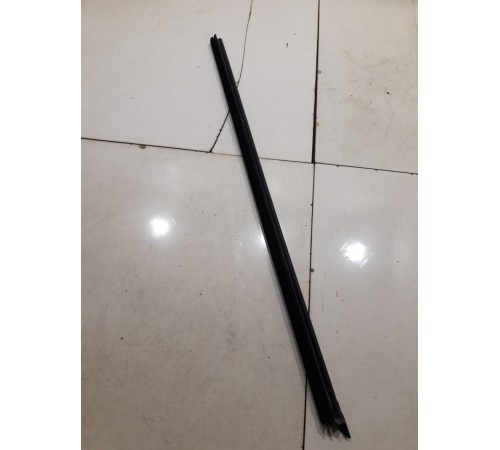 Уплотнитель стекла (передний левый внутренний)