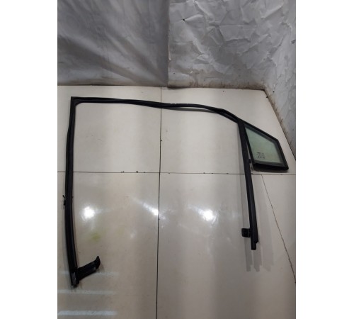 Уплотнитель двери (задний, левый)