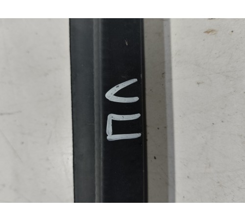 Уплотнитель стекла (передний левый внутренний)