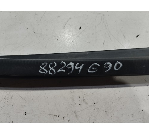 Уплотнитель стекла (передний левый внутренний)