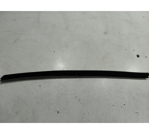 Уплотнитель стекла (передний левый внутренний)