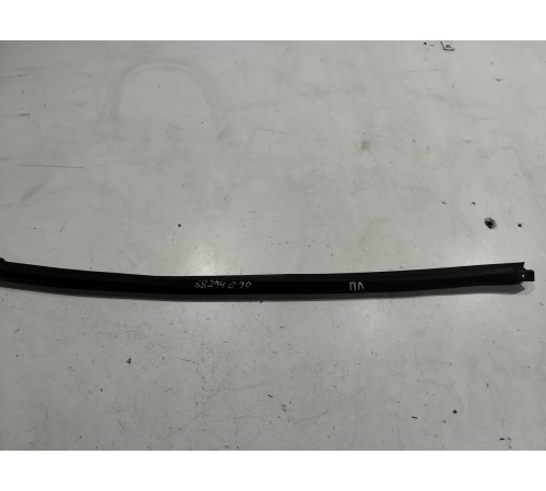 Уплотнитель стекла (передний левый внутренний)