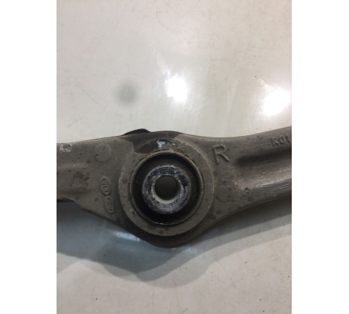 Рычаг подвески (передний, правый)