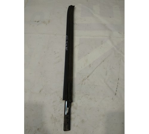 Молдинг стекла двери задней левой наружний