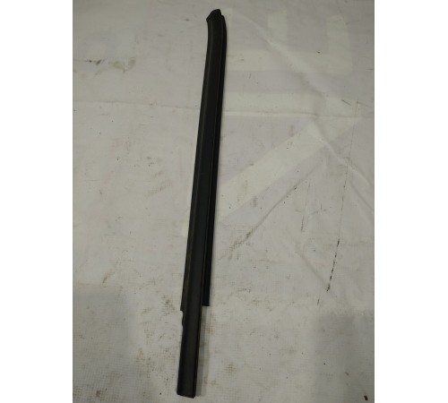 Молдинг стекла двери задней левой наружний