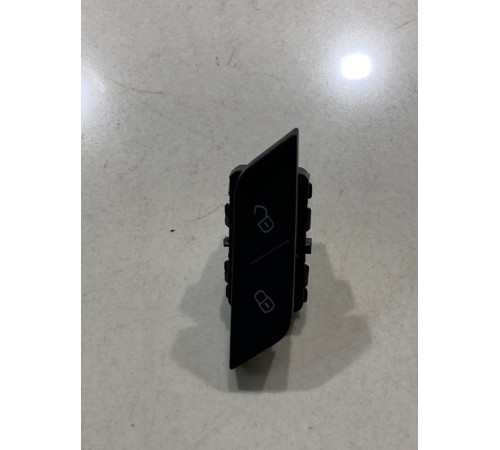 Кнопка блокировки дверей (центрального замка)