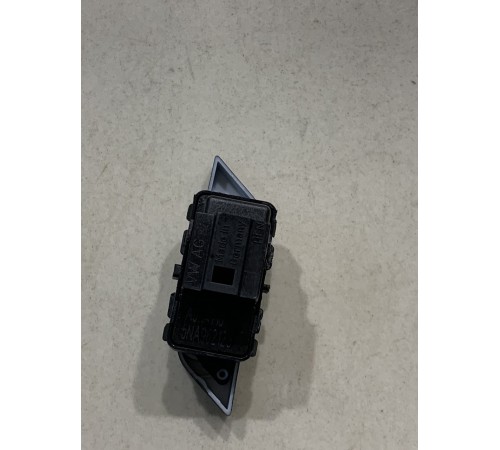 Кнопка блокировки дверей (центрального замка)