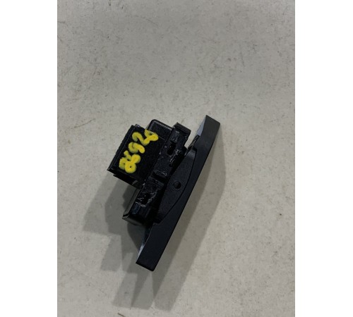 Кнопка блокировки дверей (центрального замка)