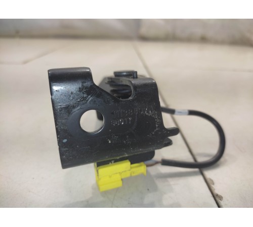 Ответная часть ремня безопасности(задняя левая)