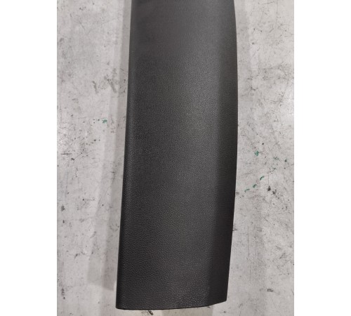 Обшивка крышки двери багажника