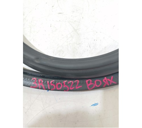 Уплотнитель двери задний правый