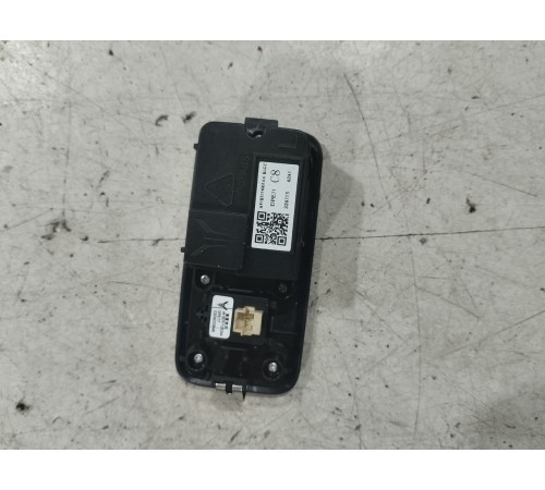 Плафон внутреннего освещения салона с микрофоном левый