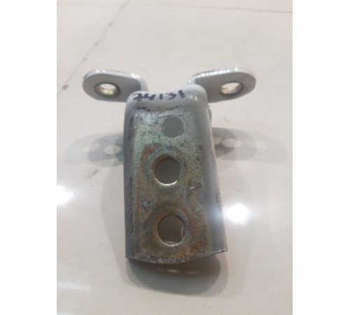 Петля двери (передняя, правая, верхняя)