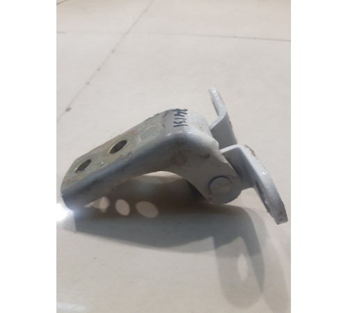 Петля двери (передняя, правая, верхняя)