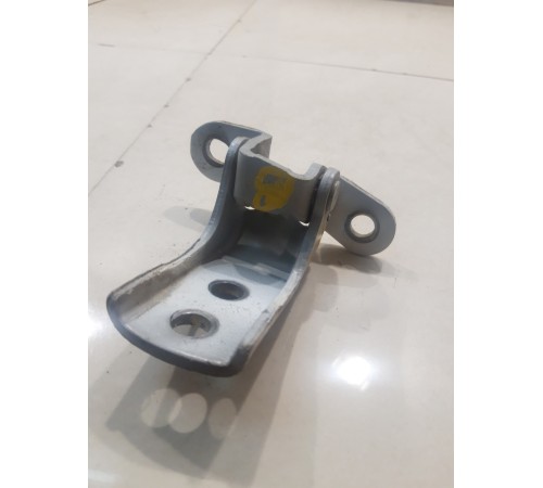 Петля двери (передняя, правая, верхняя)