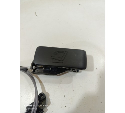 Ручка откидывания заднего сиденья правая