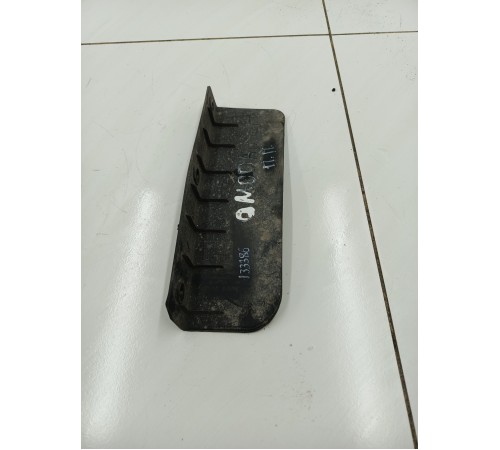 Брызговик передний правый