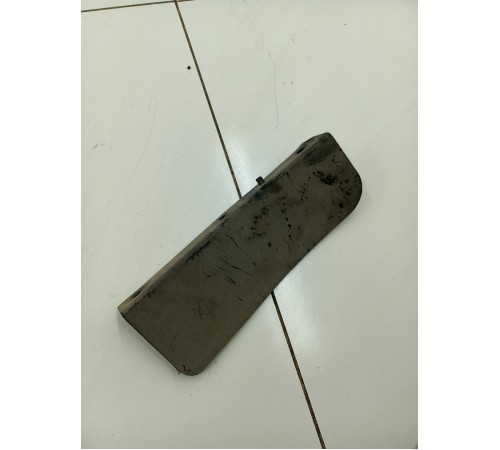 Брызговик передний правый