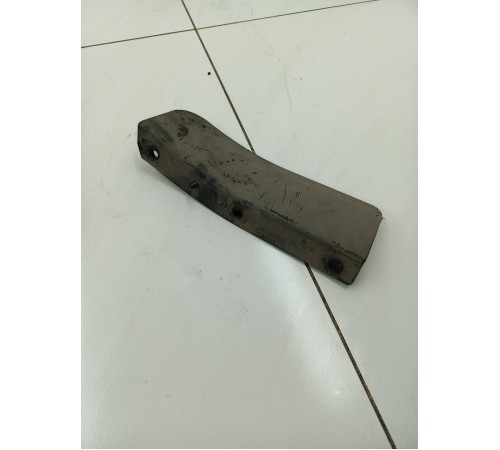 Брызговик передний правый