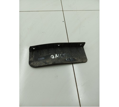 Брызговик передний правый