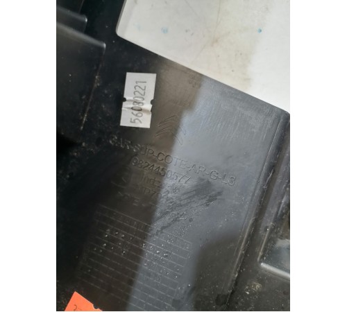 Обшивка салона задняя левая