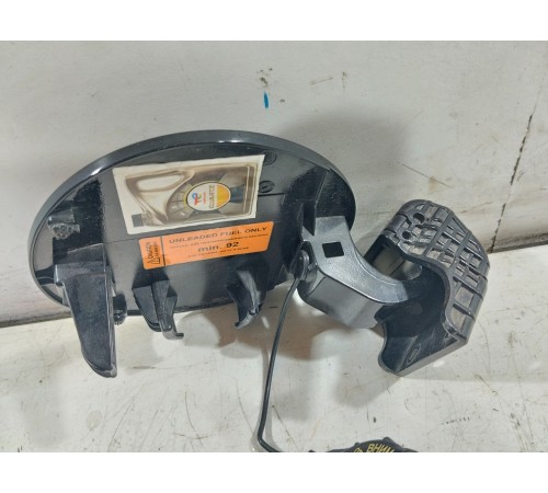 Лючок бензобака с крышкой