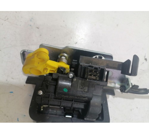 Замок крышки багажника