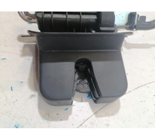 Замок крышки багажника