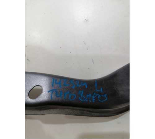 Кронштейн передней панели левый