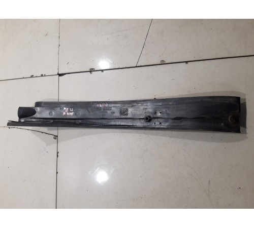 Накладка порога передняя правая внутренняя